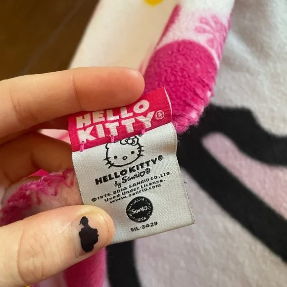 Plush hello kitty blanket 56x46 - Picture 5 of 5